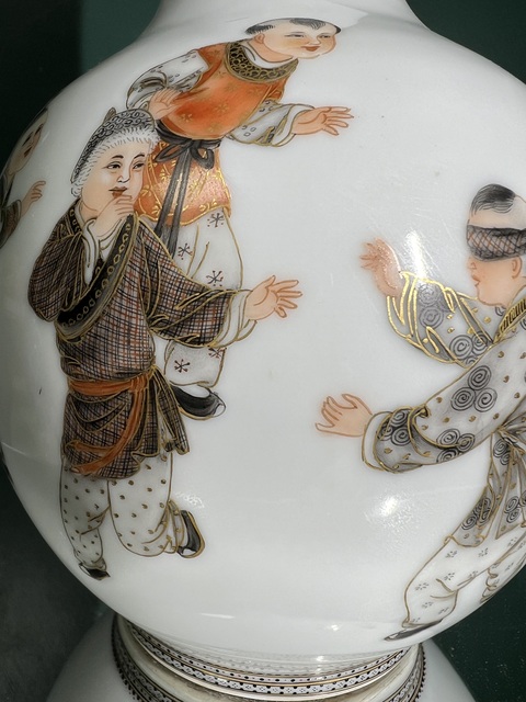 古玩陶瓷粉彩嬰戲圖賞瓶真品鑒賞圖