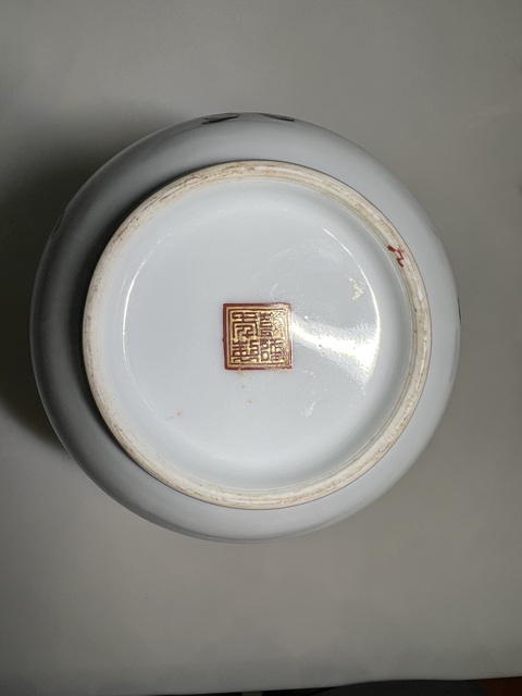 古玩陶瓷粉彩嬰戲圖賞瓶真品鑒賞圖