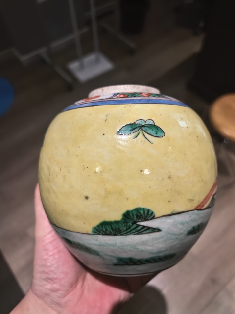 古玩陶瓷黃地粉彩人物故事紋茶入真品鑒賞圖