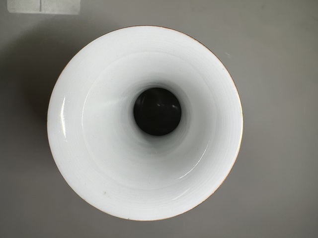 古玩陶瓷墨彩描金嬰戲人物賞瓶真品鑒賞圖