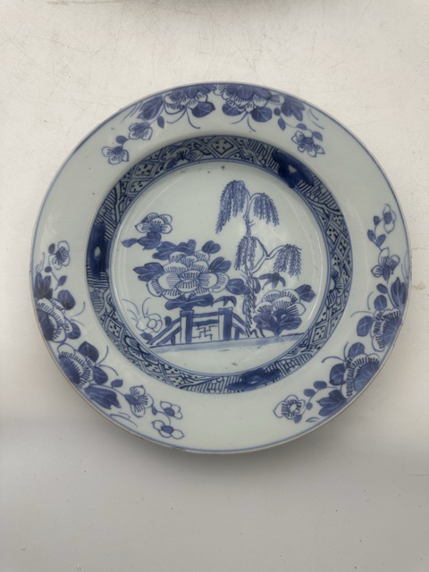 古玩陶瓷花卉紋青花盤真品鑒賞圖