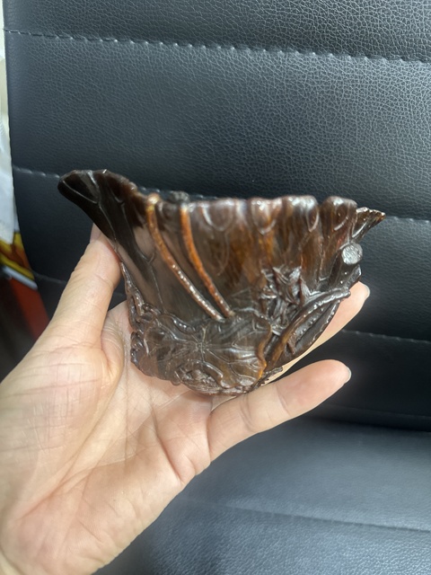 古玩雜項角雕蓮紋杯真品鑒賞圖