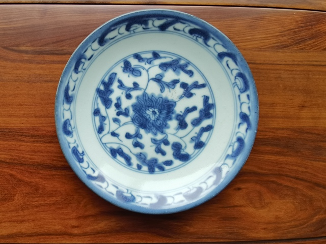 古玩陶瓷花卉紋青花盤真品鑒賞圖