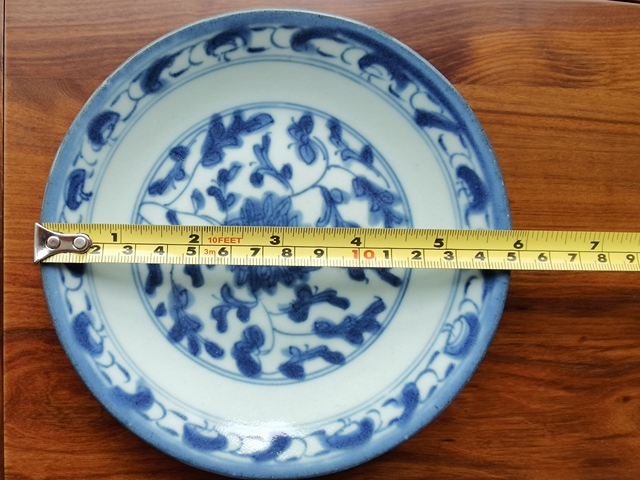 古玩陶瓷花卉紋青花盤真品鑒賞圖