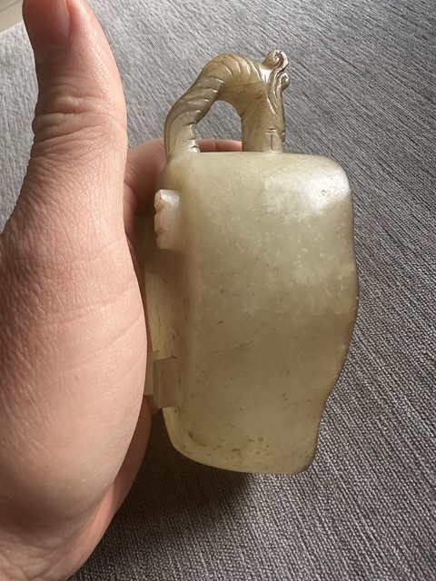 古玩玉器岫玉雕“龍首執杯”真品鑒賞圖