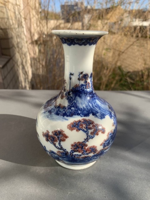 古玩陶瓷青花釉里紅山水紋賞瓶真品鑒賞圖