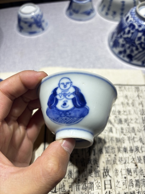 古玩陶瓷青花佛教人物杯真品鑒賞圖