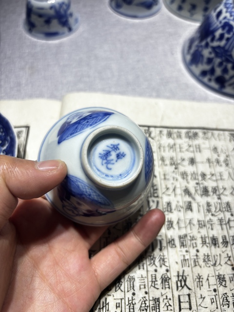 古玩陶瓷青花佛教人物杯真品鑒賞圖
