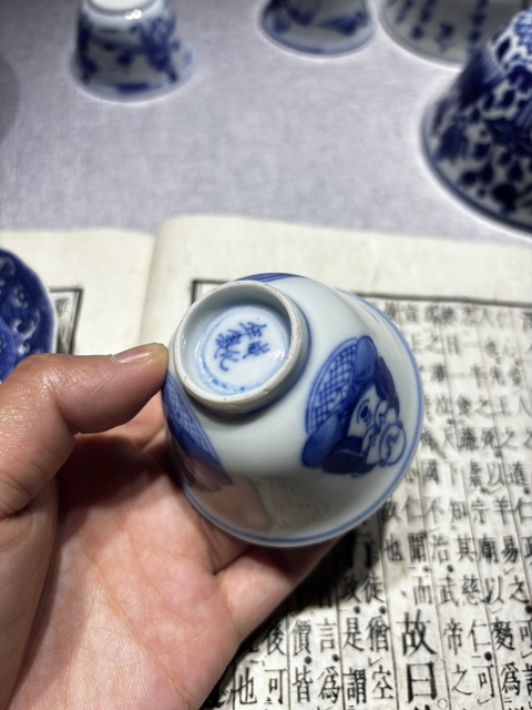 古玩陶瓷青花佛教人物杯真品鑒賞圖