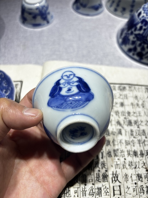 古玩陶瓷青花佛教人物杯真品鑒賞圖