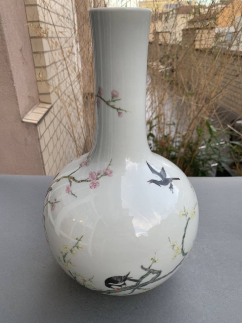 古玩陶瓷花鳥紋粉彩天球瓶真品鑒賞圖