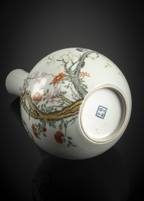 古玩陶瓷花鳥紋粉彩天球瓶真品鑒賞圖