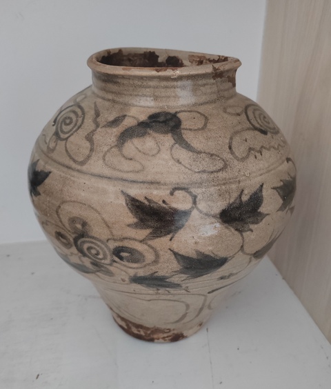 古玩陶瓷花卉紋罐真品鑒賞圖