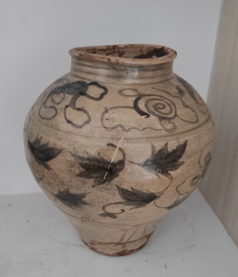 古玩陶瓷花卉紋罐真品鑒賞圖