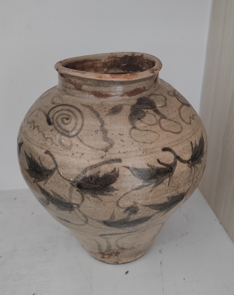 古玩陶瓷花卉紋罐真品鑒賞圖