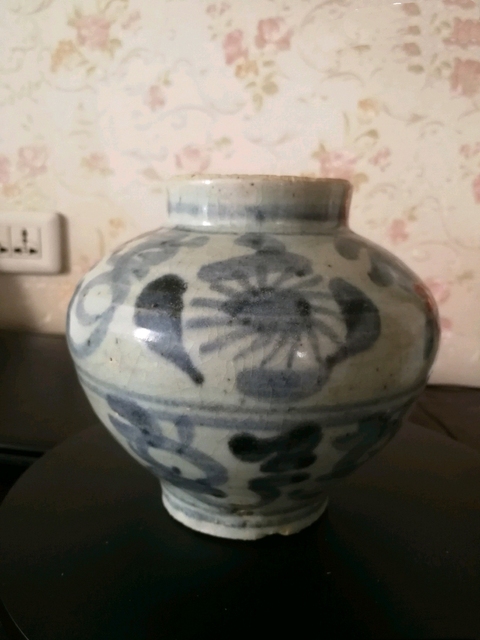 古玩陶瓷青花花卉紋罐真品鑒賞圖