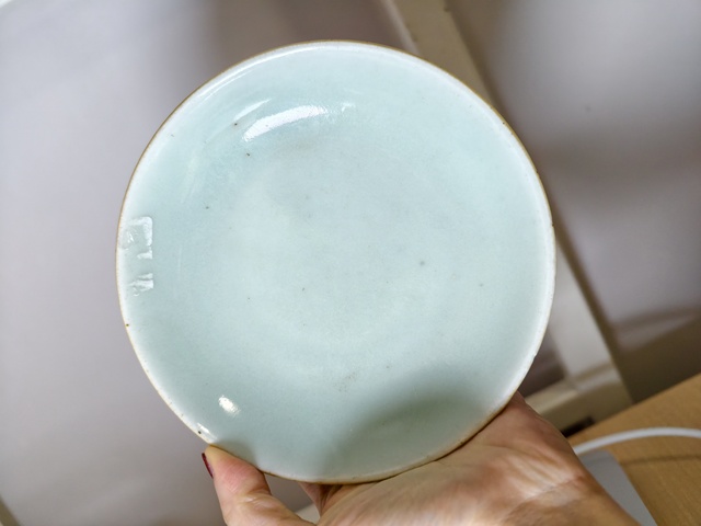 古玩陶瓷豆青釉盤真品鑒賞圖