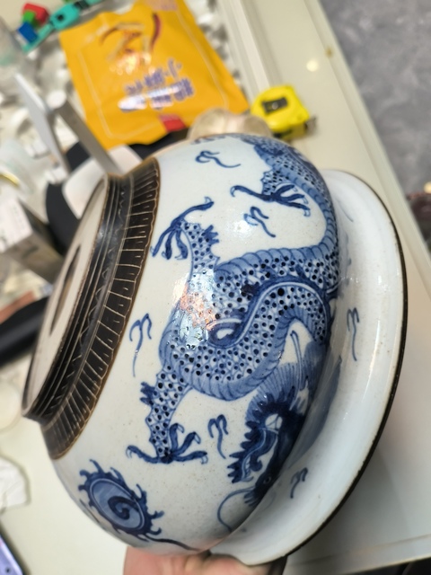 古玩陶瓷龍紋青花鐵銹釉香爐真品鑒賞圖