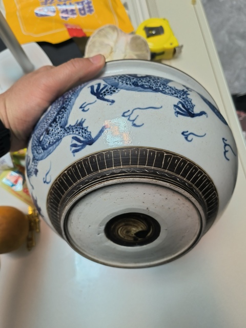 古玩陶瓷龍紋青花鐵銹釉香爐真品鑒賞圖