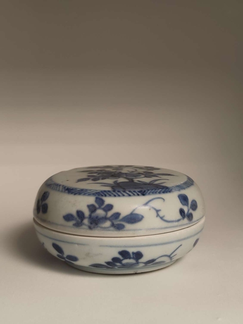 古玩陶瓷青花折枝花卉紋粉盒真品鑒賞圖