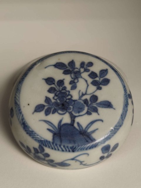 古玩陶瓷青花折枝花卉紋粉盒真品鑒賞圖