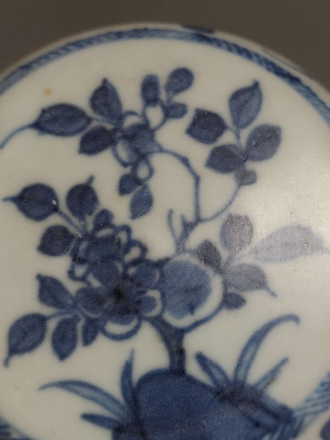 古玩陶瓷青花折枝花卉紋粉盒真品鑒賞圖