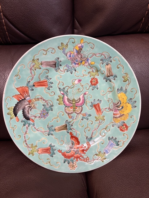 古玩陶瓷松石綠地粉彩瓜蝶盤真品鑒賞圖