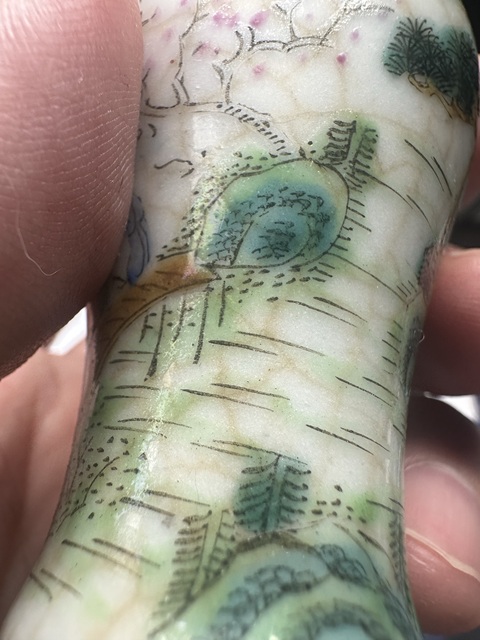 古玩陶瓷清晚期哥釉粉彩山水梅瓶鼻煙壺真品鑒賞圖