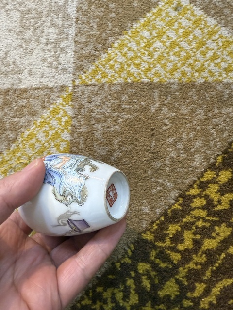 古玩陶瓷人物紋長頸瓶真品鑒賞圖