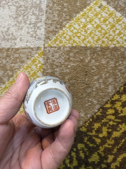 古玩陶瓷人物紋長頸瓶真品鑒賞圖