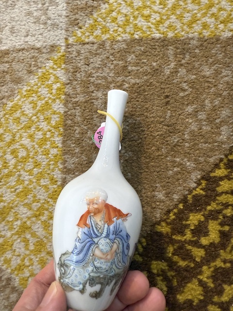 古玩陶瓷人物紋長頸瓶真品鑒賞圖