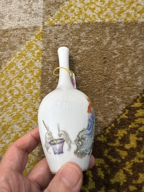 古玩陶瓷人物紋長頸瓶真品鑒賞圖