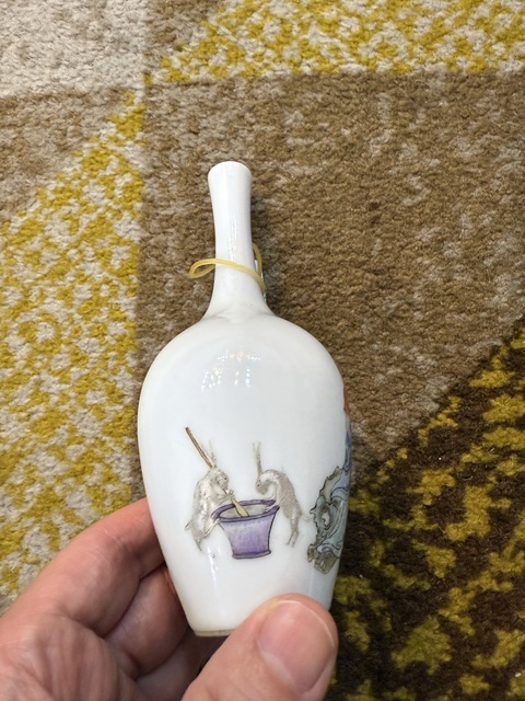 古玩陶瓷人物紋長頸瓶真品鑒賞圖