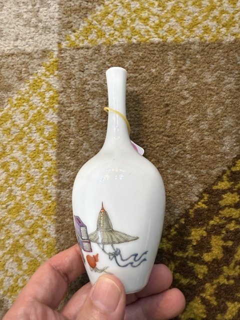 古玩陶瓷人物紋長頸瓶真品鑒賞圖