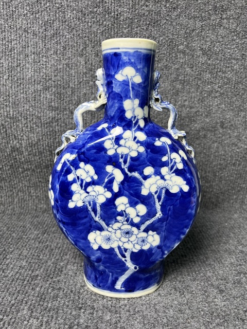 古玩陶瓷冰梅抱月瓶真品鑒賞圖