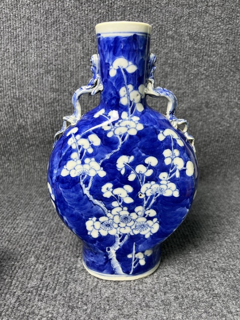 古玩陶瓷冰梅抱月瓶真品鑒賞圖