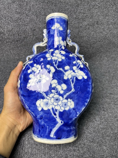 古玩陶瓷冰梅抱月瓶真品鑒賞圖