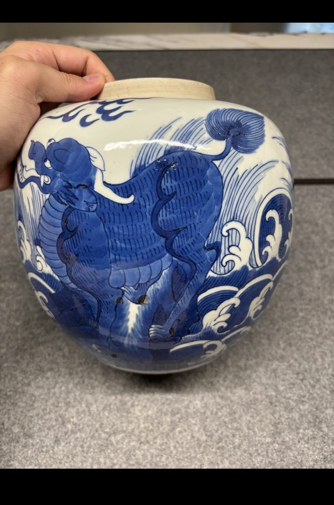 古玩陶瓷瑞獸紋青花罐真品鑒賞圖