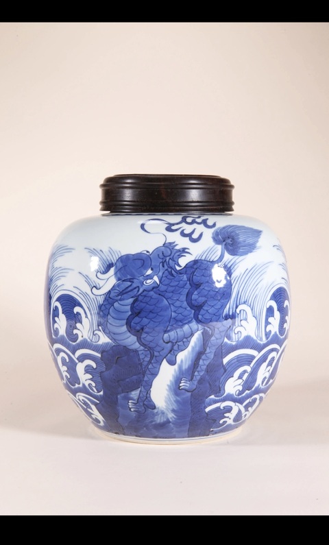 古玩陶瓷瑞獸紋青花罐真品鑒賞圖