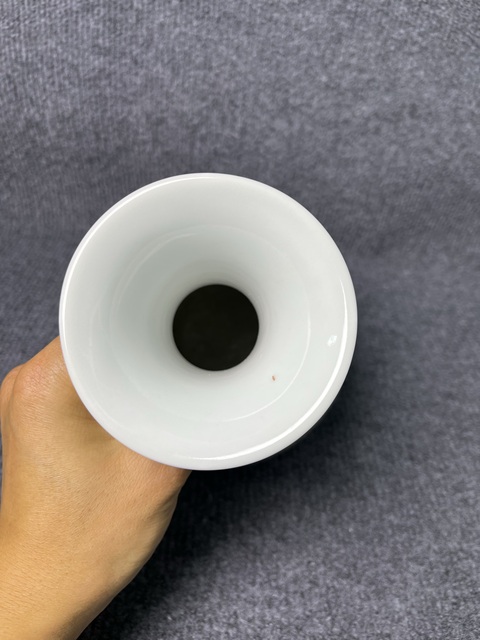 古玩陶瓷粉彩山水紋賞瓶真品鑒賞圖