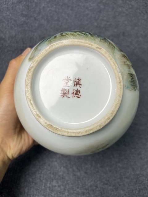 古玩陶瓷粉彩山水紋賞瓶真品鑒賞圖