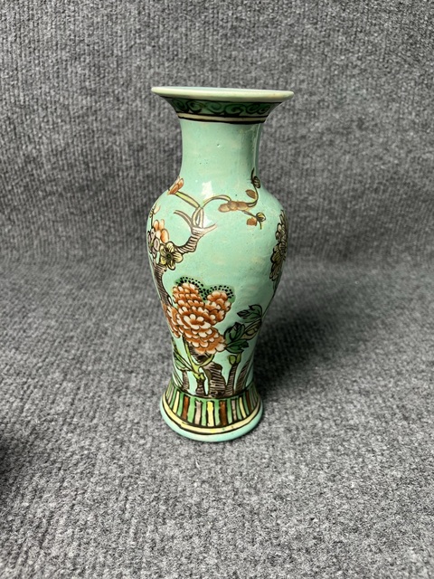 古玩陶瓷松石綠地粉彩牡丹花卉紋觀音瓶真品鑒賞圖