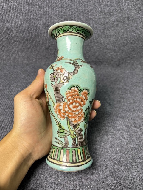 古玩陶瓷松石綠地粉彩牡丹花卉紋觀音瓶真品鑒賞圖