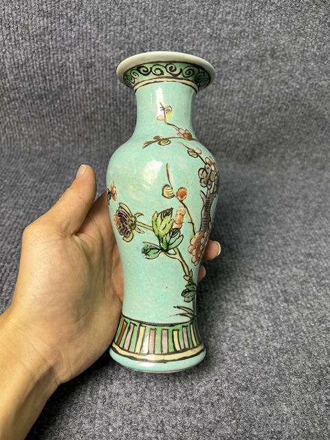 古玩陶瓷松石綠地粉彩牡丹花卉紋觀音瓶真品鑒賞圖