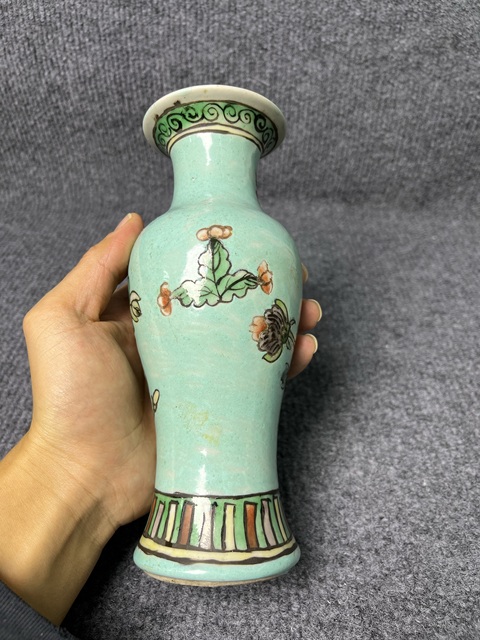 古玩陶瓷松石綠地粉彩牡丹花卉紋觀音瓶真品鑒賞圖