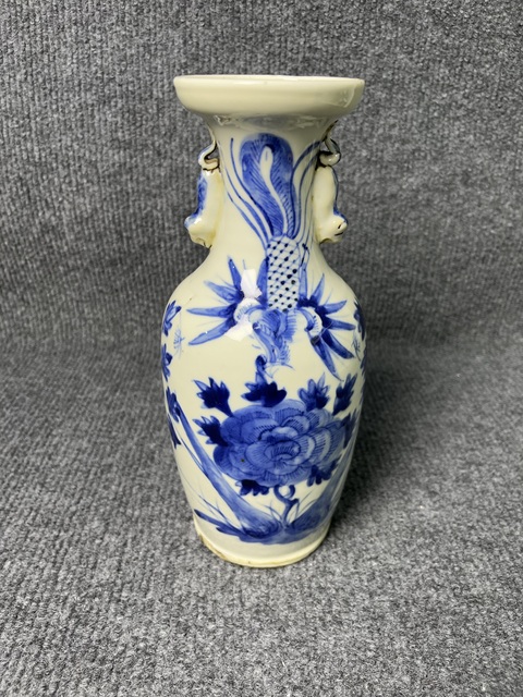 古玩陶瓷豆青青花錦雞牡丹紋瓶真品鑒賞圖