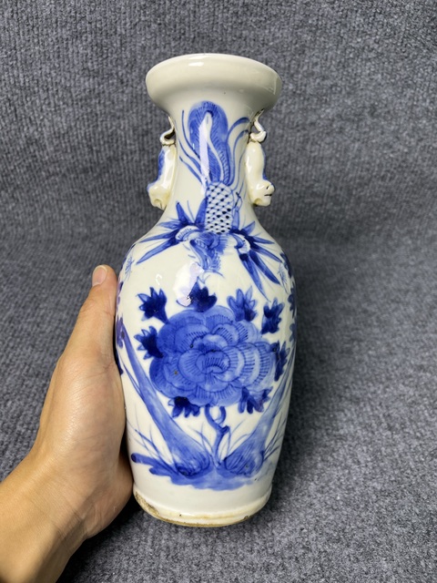 古玩陶瓷豆青青花錦雞牡丹紋瓶真品鑒賞圖