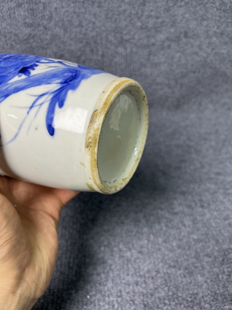 古玩陶瓷豆青青花錦雞牡丹紋瓶真品鑒賞圖