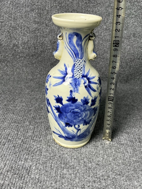 古玩陶瓷豆青青花錦雞牡丹紋瓶真品鑒賞圖