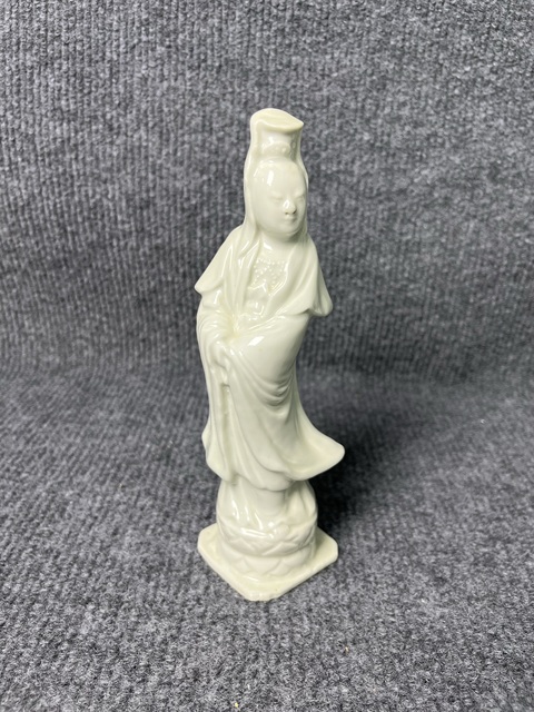 古玩陶瓷德化窯觀音塑像真品鑒賞圖